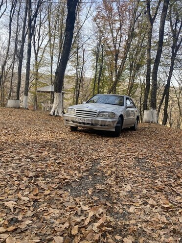 Mercedes C 180 1994, 350,000 km - 1.8 l - Quba