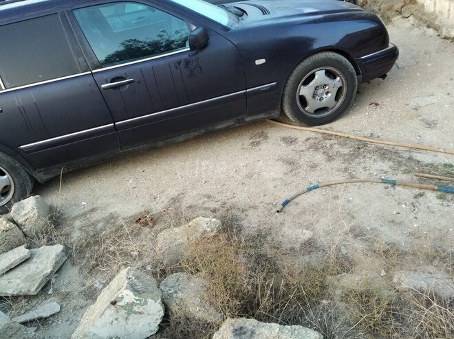 Mercedes E 240 1998, 518,300 km - 2.4 l - Bakı