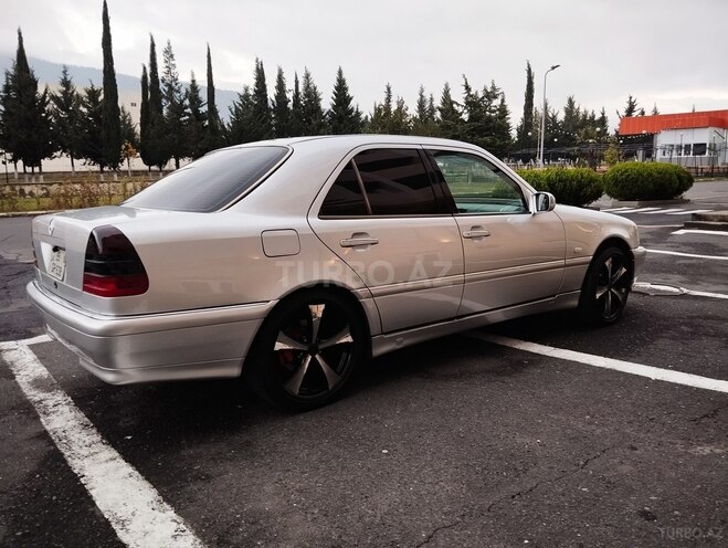Mercedes C 240 2000, 371,640 km - 2.4 л - Balakən