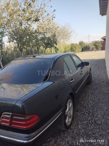 Mercedes E 280 2001, 460,000 km - 2.8 l - Salyan