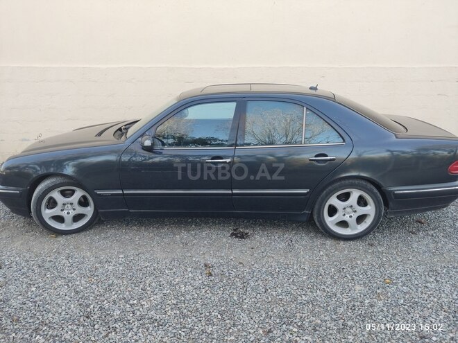 Mercedes E 280 2001, 460,000 km - 2.8 l - Salyan