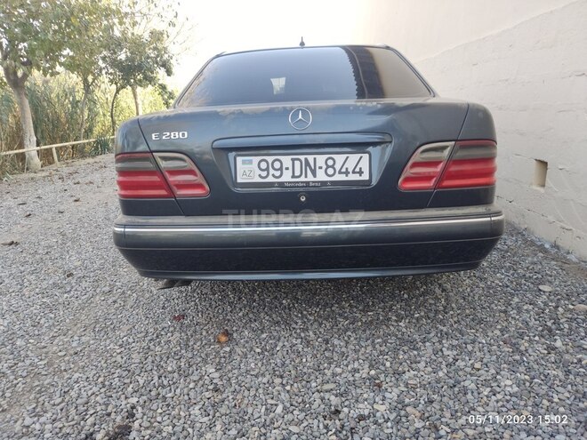 Mercedes E 280 2001, 460,000 km - 2.8 l - Salyan