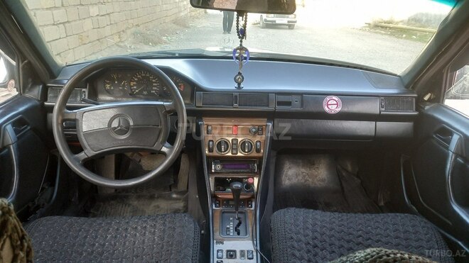 Mercedes E 220 1988, 260,000 km - 2.2 л - Bakı