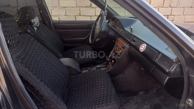 Mercedes E 220 1988, 260,000 km - 2.2 л - Bakı