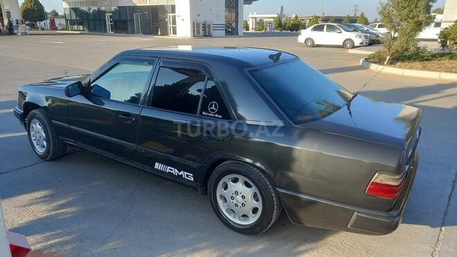 Mercedes E 220 1988, 260,000 km - 2.2 л - Bakı