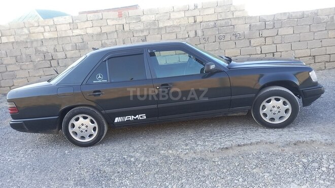 Mercedes E 220 1988, 260,000 km - 2.2 л - Bakı