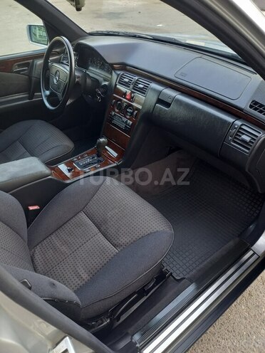 Mercedes E 230 1996, 325,000 km - 2.3 l - Bakı