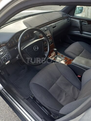 Mercedes E 230 1996, 325,000 km - 2.3 l - Bakı