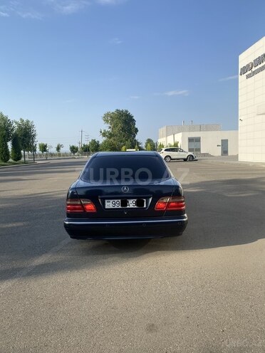 Mercedes E 270 1999, 453,523 km - 2.7 л - Tovuz