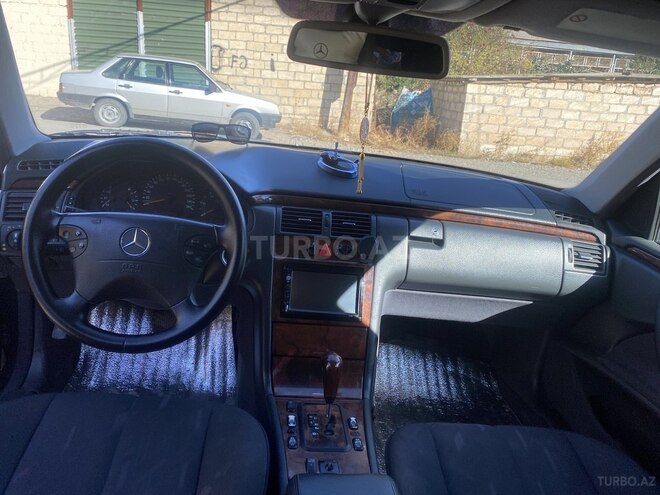 Mercedes E 270 1999, 453,523 km - 2.7 л - Tovuz