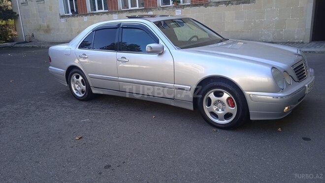 Mercedes E 220 2000, 300,000 km - 2.2 l - Bakı