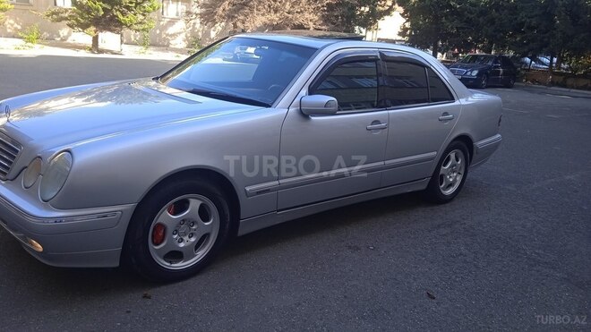 Mercedes E 220 2000, 300,000 km - 2.2 l - Bakı