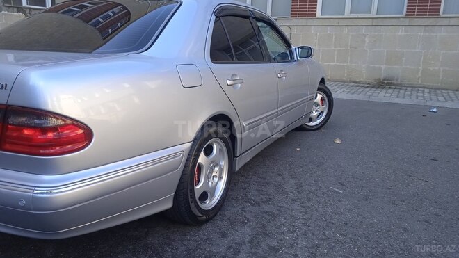 Mercedes E 220 2000, 300,000 km - 2.2 l - Bakı