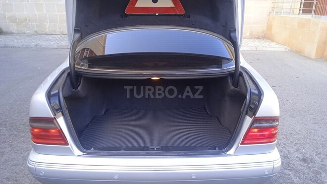 Mercedes E 220 2000, 300,000 km - 2.2 l - Bakı