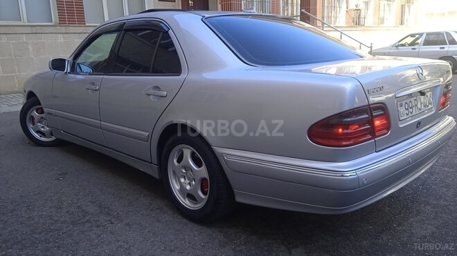 Mercedes E 220 2000, 300,000 km - 2.2 l - Bakı