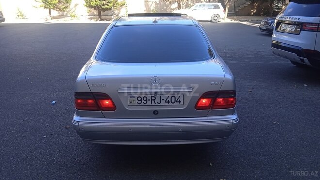 Mercedes E 220 2000, 300,000 km - 2.2 l - Bakı