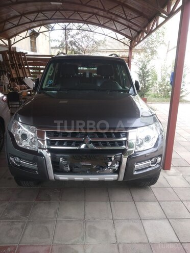 Mitsubishi Pajero 2015, 175,000 km - 3.0 l - Bakı