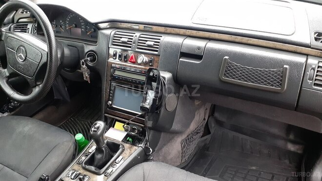 Mercedes E 220 1999, 401,001 km - 2.2 l - Bakı