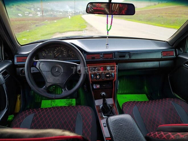 Mercedes E 300 1993, 526,385 km - 3.0 l - Bakı