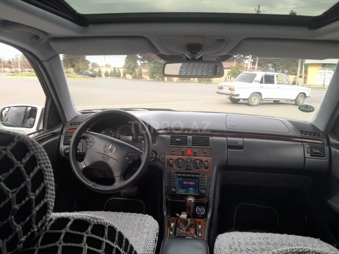 Mercedes E 240 1999, 254,198 km - 2.4 л - Zərdab