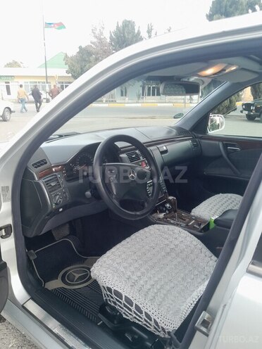 Mercedes E 240 1999, 254,198 km - 2.4 л - Zərdab