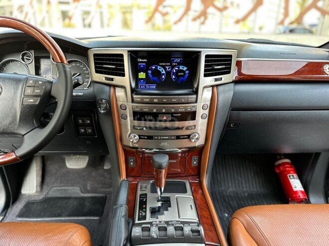 Lexus LX 570 2015, 162,000 km - 5.7 l - Bakı