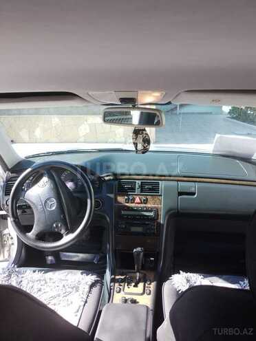 Mercedes E 200 1999, 220,000 km - 2.0 l - Qazax