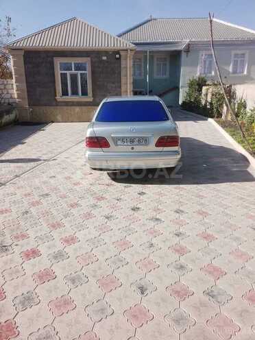 Mercedes E 200 1999, 220,000 km - 2.0 l - Qazax