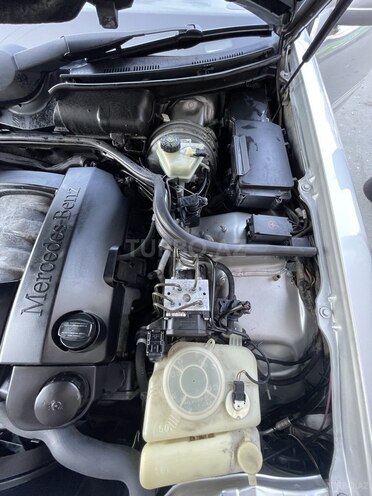 Mercedes E 240 2001, 260,000 km - 2.6 l - Zaqatala