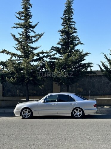 Mercedes E 240 2001, 260,000 km - 2.6 l - Zaqatala