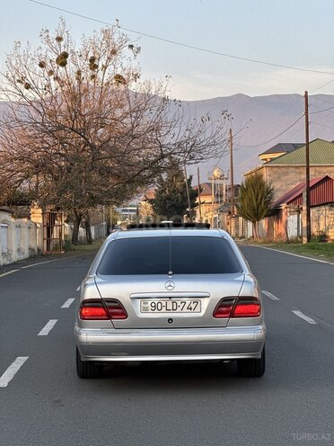 Mercedes E 240 2001, 260,000 km - 2.6 l - Zaqatala