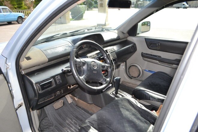 Nissan X-Trail 2001, 281,000 km - 2.0 l - Saatlı