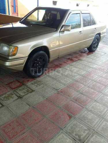 Mercedes E 200 1992, 300,000 km - 2.0 l - İmişli