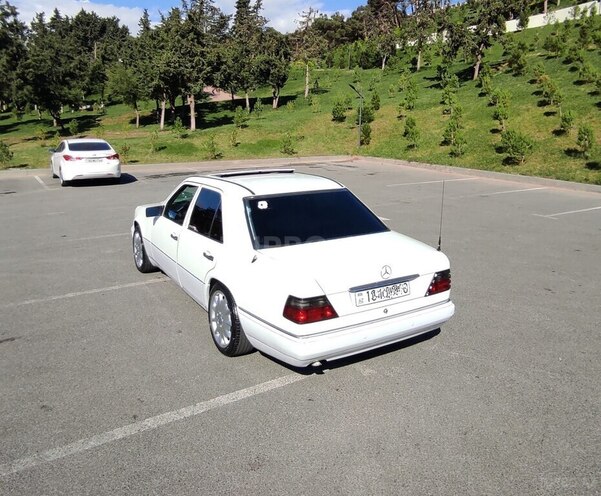 Mercedes E 220 1994, 460,000 km - 2.2 l - Bakı