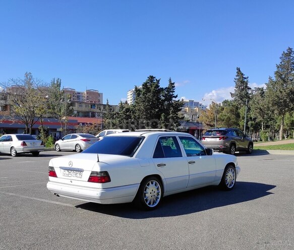 Mercedes E 220 1994, 460,000 km - 2.2 l - Bakı