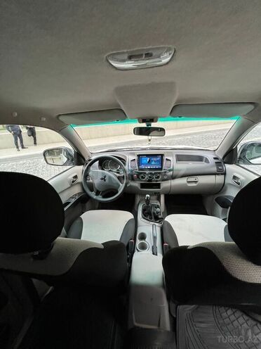 Mitsubishi L200 2011, 230,000 km - 2.5 l - Bakı