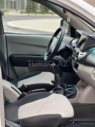 Mitsubishi L200 2011, 230,000 km - 2.5 l - Bakı