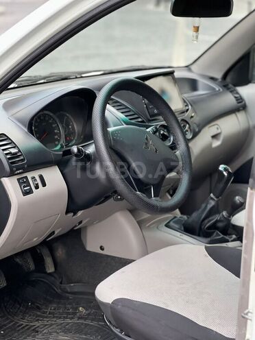 Mitsubishi L200 2011, 230,000 km - 2.5 l - Bakı