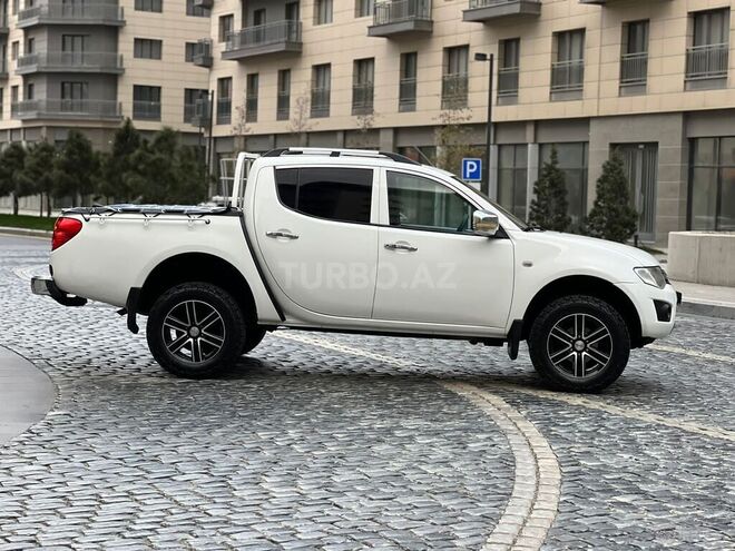 Mitsubishi L200 2011, 230,000 km - 2.5 l - Bakı