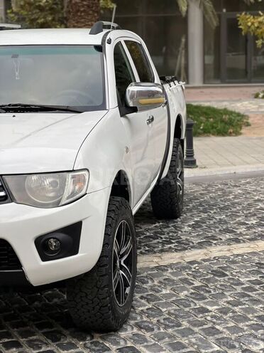 Mitsubishi L200 2011, 230,000 km - 2.5 l - Bakı
