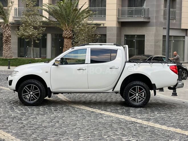 Mitsubishi L200 2011, 230,000 km - 2.5 l - Bakı