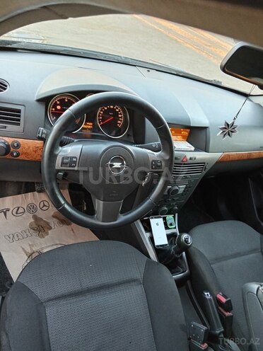 Opel Astra 2005, 260,000 km - 1.3 l - Salyan