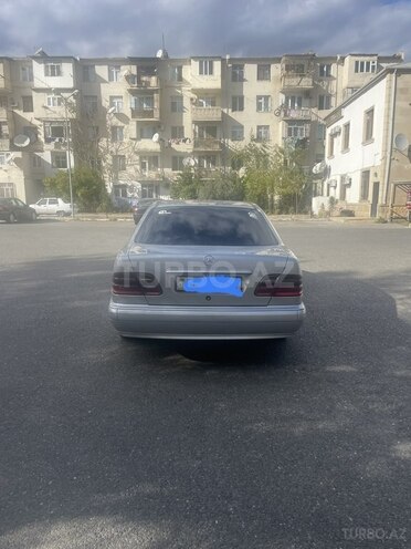 Mercedes E 220 2000, 367,416 km - 2.2 l - Bakı