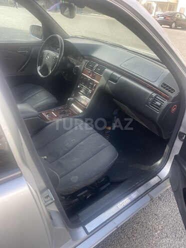 Mercedes E 220 2000, 367,416 km - 2.2 l - Bakı