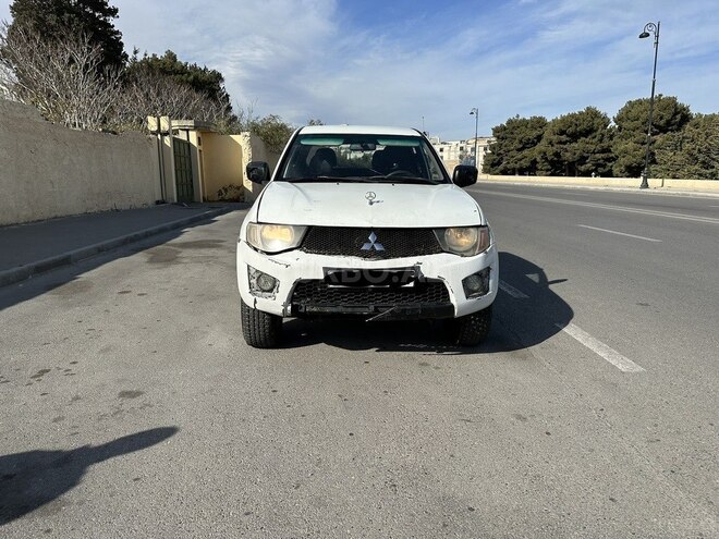 Mitsubishi L200 2013, 584,959 km - 2.5 l - Bakı