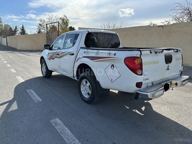 Mitsubishi L200 2013, 584,959 km - 2.5 l - Bakı