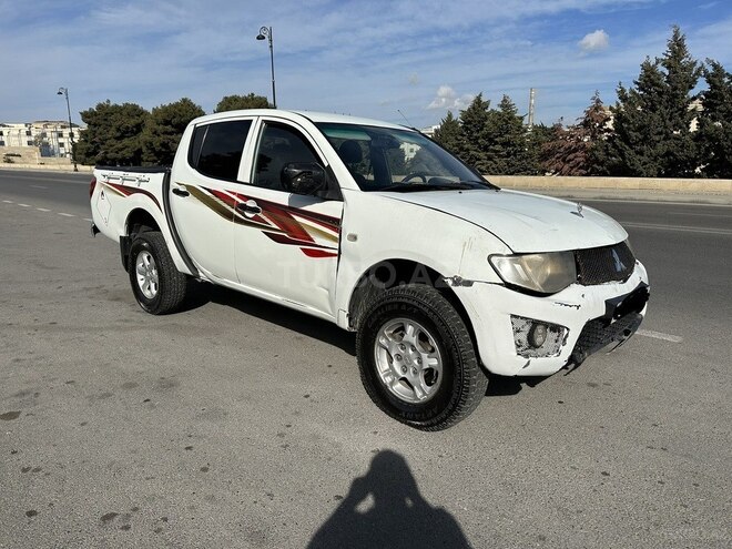 Mitsubishi L200 2013, 584,959 km - 2.5 l - Bakı