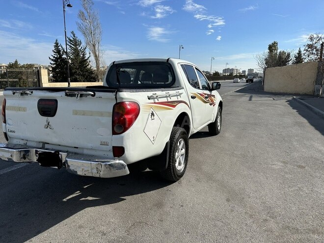 Mitsubishi L200 2013, 584,959 km - 2.5 l - Bakı