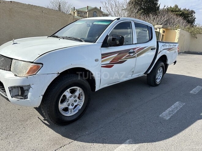 Mitsubishi L200 2013, 584,959 km - 2.5 l - Bakı