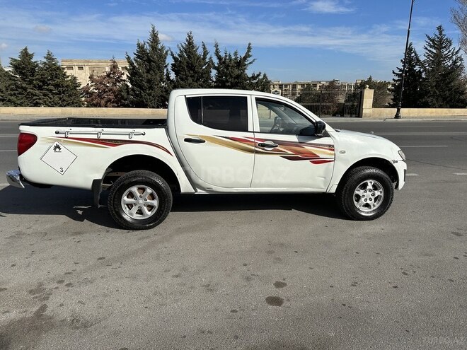 Mitsubishi L200 2013, 584,959 km - 2.5 l - Bakı